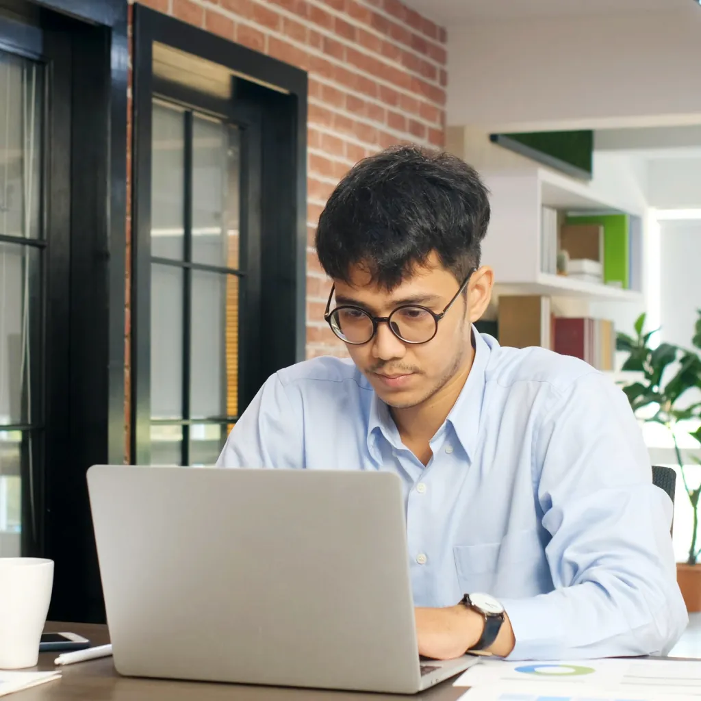Person using a computer with clear intermediate vision